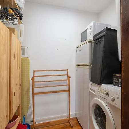 Cozy Bica Flat With Balcony 公寓 *